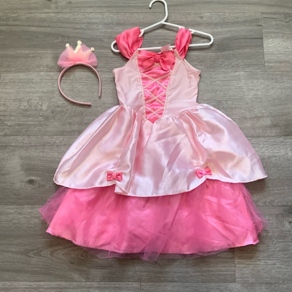 Size 2 to 4 Halloween Princess Rapunzel Costume in very good condition H & M